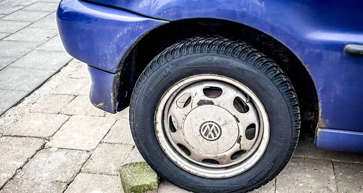 Dief steelt katalysators onder auto vandaan - Foto 1