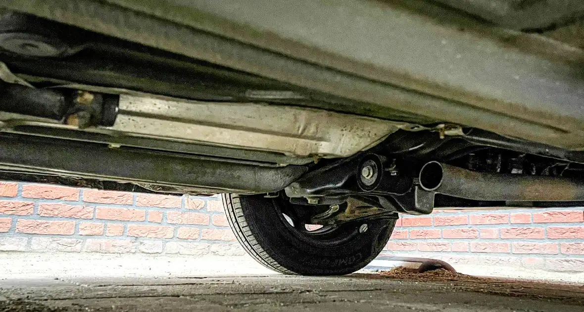 Dief steelt katalysators onder auto vandaan - Foto 2