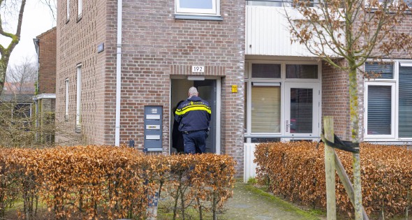 Politie doet onderzoek naar overleden persoon in woning