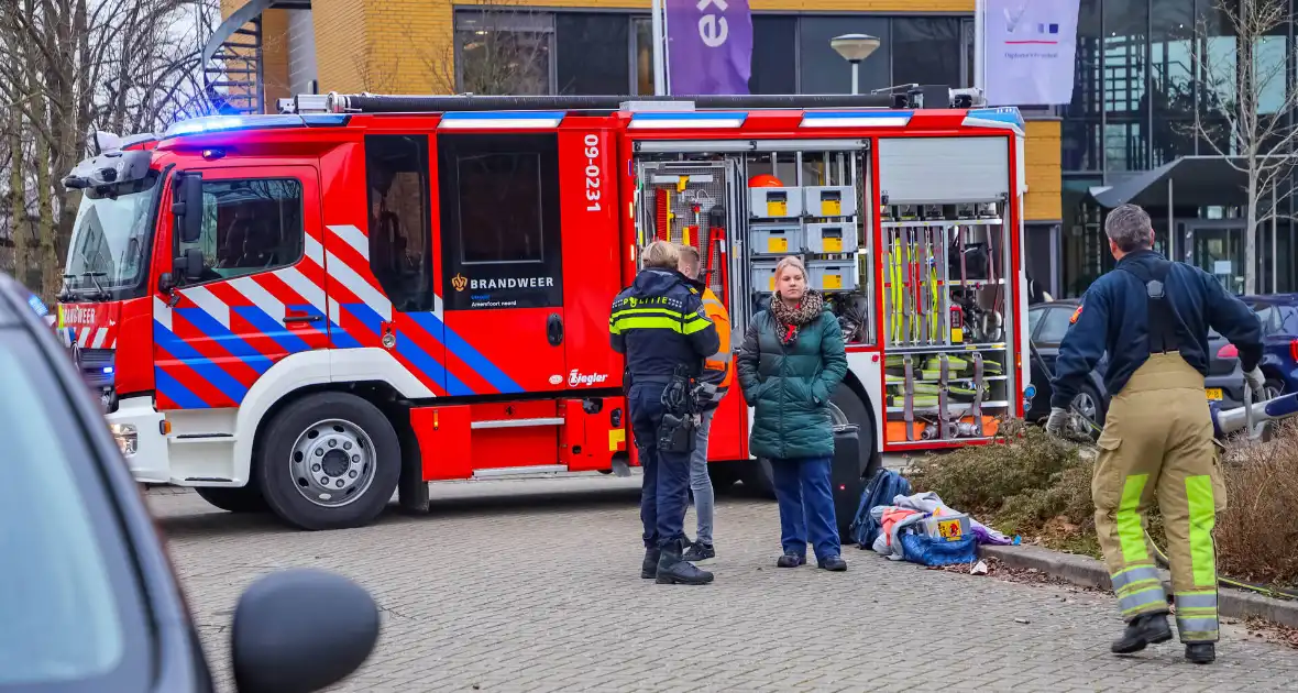 Geparkeerde auto volledig uitgebrand - Foto 5