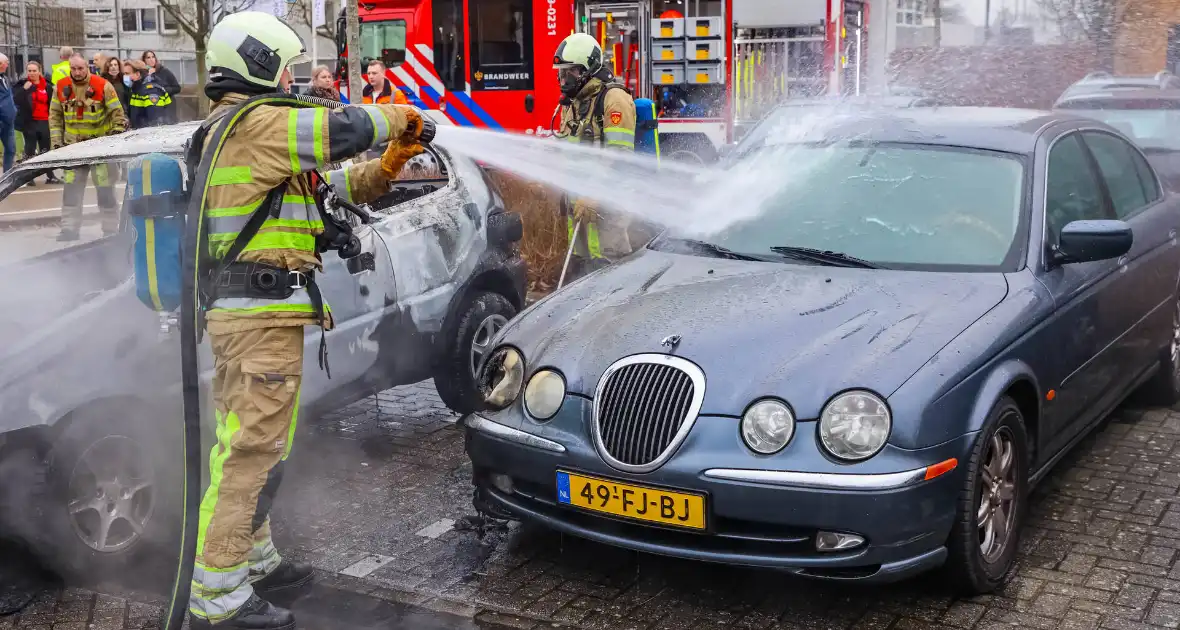 Geparkeerde auto volledig uitgebrand - Foto 7