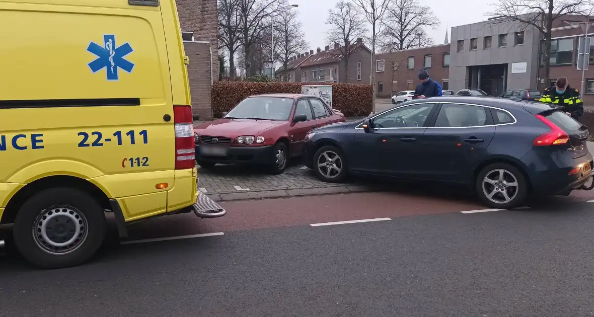 Schade aan meerdere voertuigen door ongeval - Foto 1