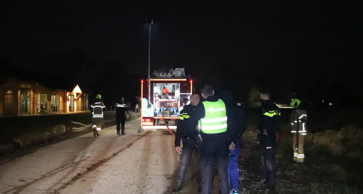 Voertuig vliegt in brand na wilde achtervolging - Foto 1