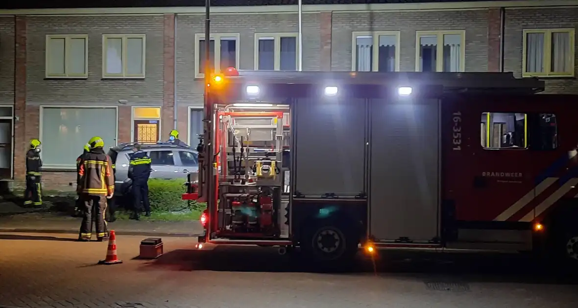 Auto crasht tegen woning - Foto 4