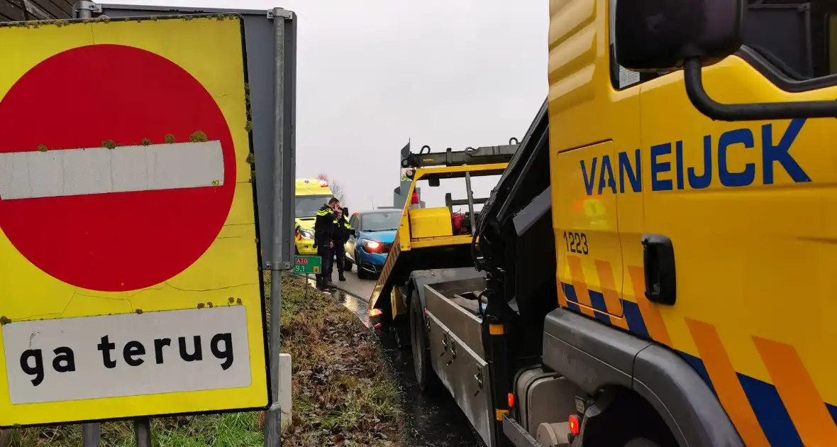 Bestuurster botst achterop aanhanger - Foto 1