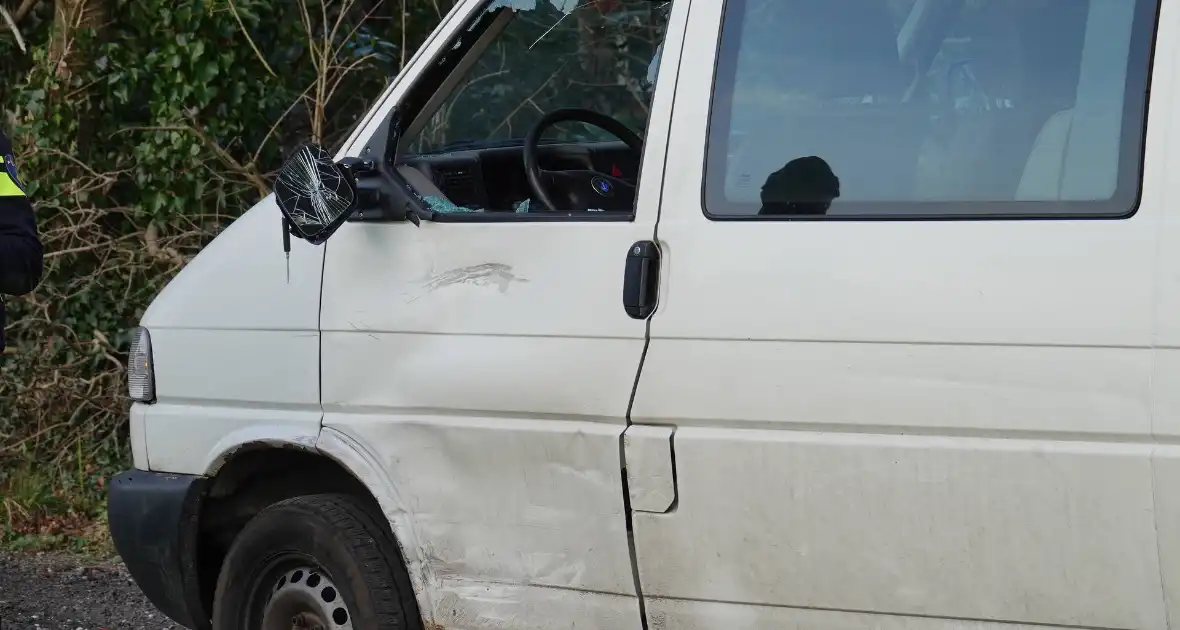 Motorrijder gewond bij aanrijding met busje - Foto 2