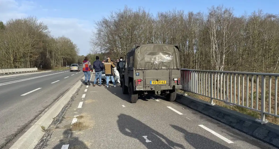 Demonstratie tegen corona op viaduct - Foto 2