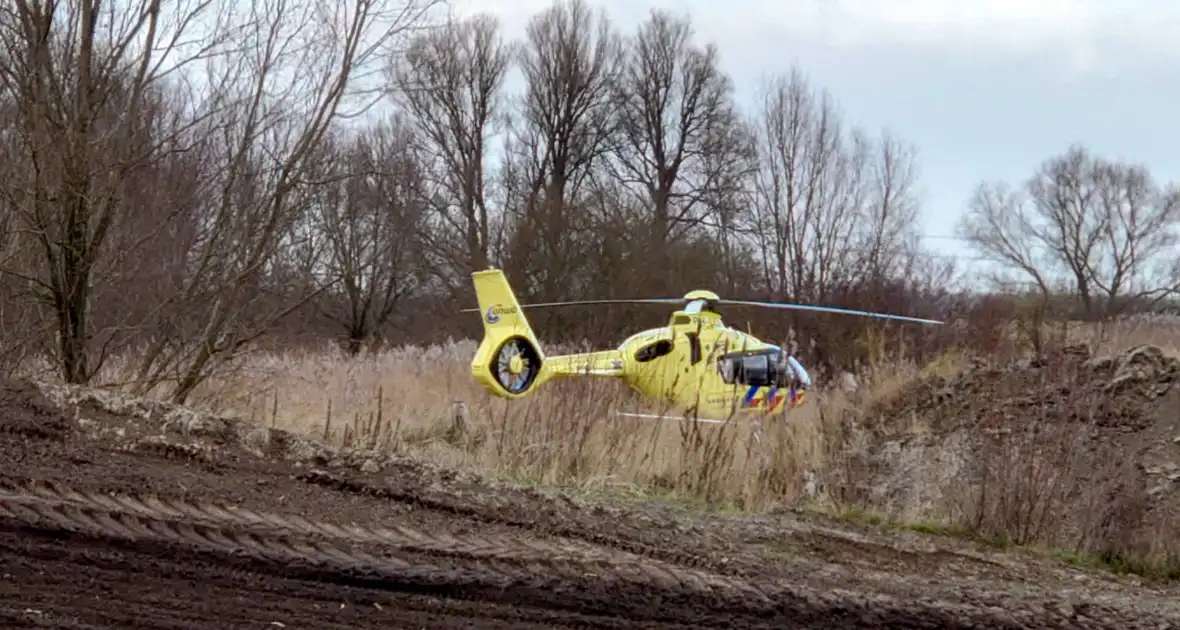 Twee motorcrosser zwaargewond bij botsing - Foto 1