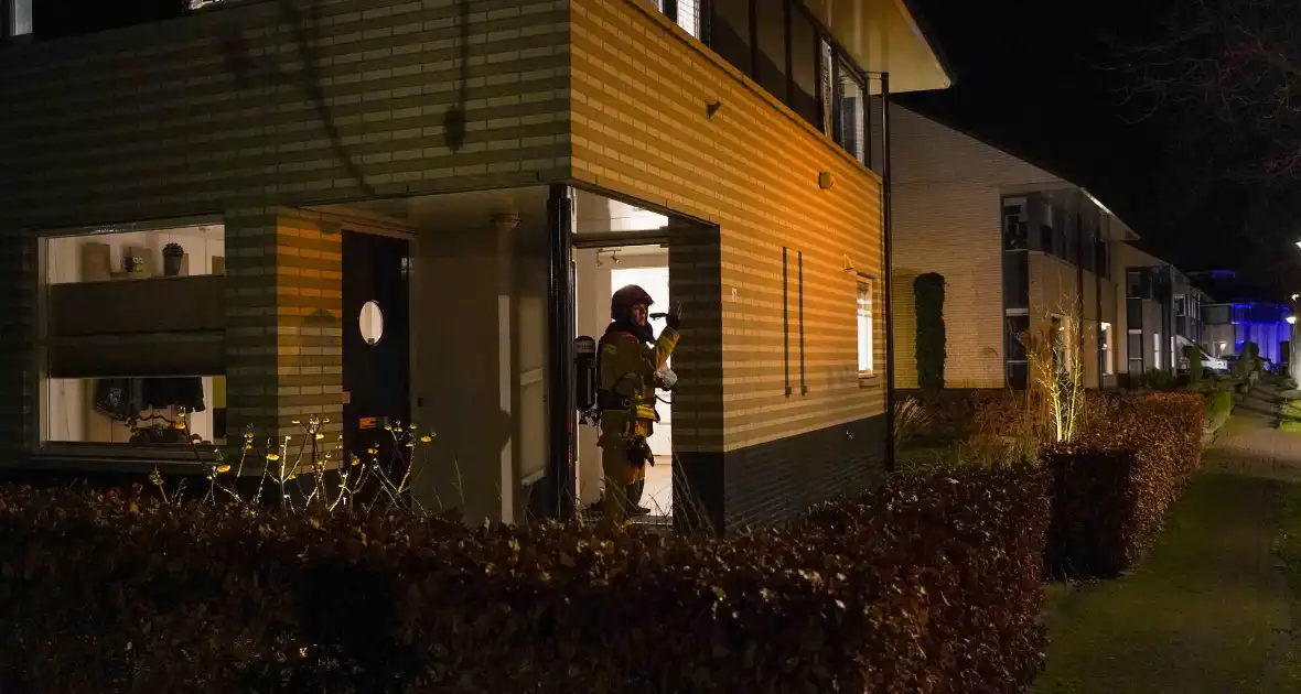 Brandweer controleert woning vanwege brand in lamp - Foto 2
