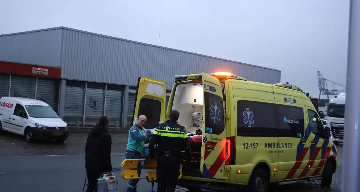Snorfietser gewond door ongeval met personenauto - Foto 4