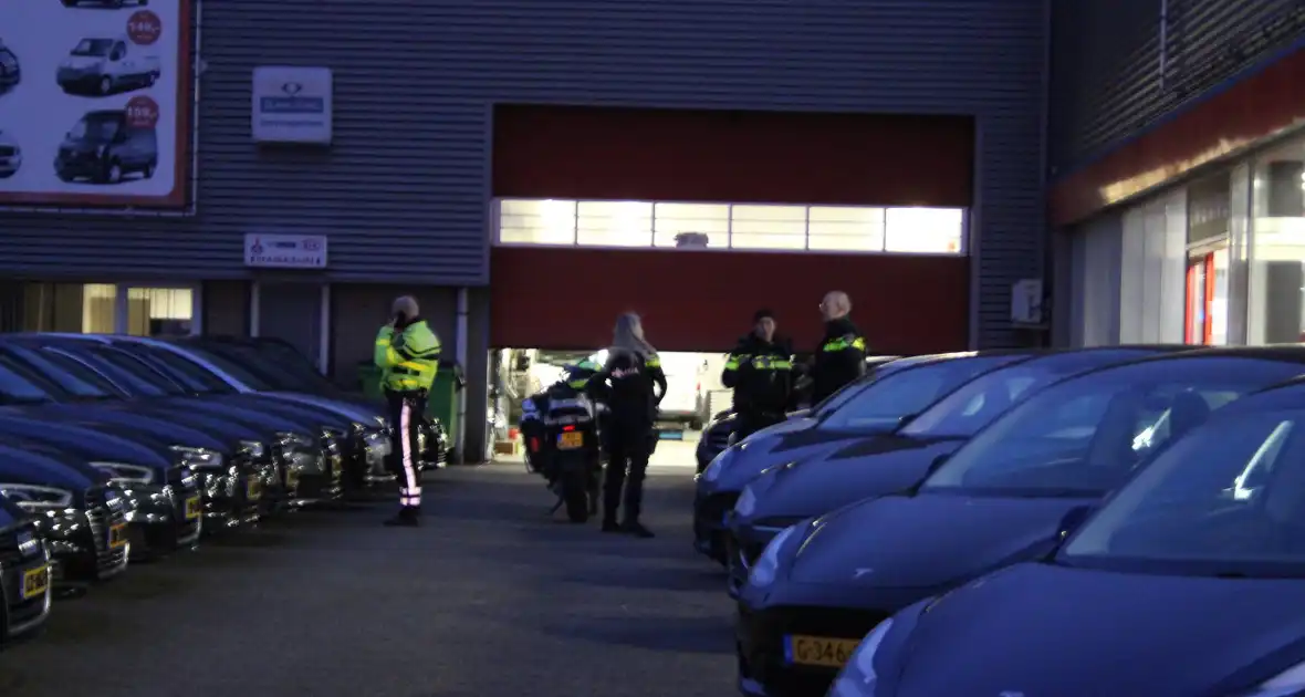 Politie doet onderzoek naar overval op Hollandia Automotive - Foto 5