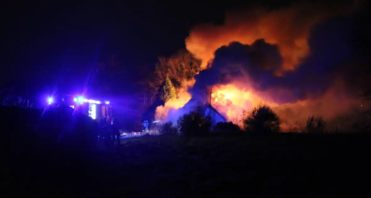 Veel rookontwikkeling bij uitslaande brand - Foto 1