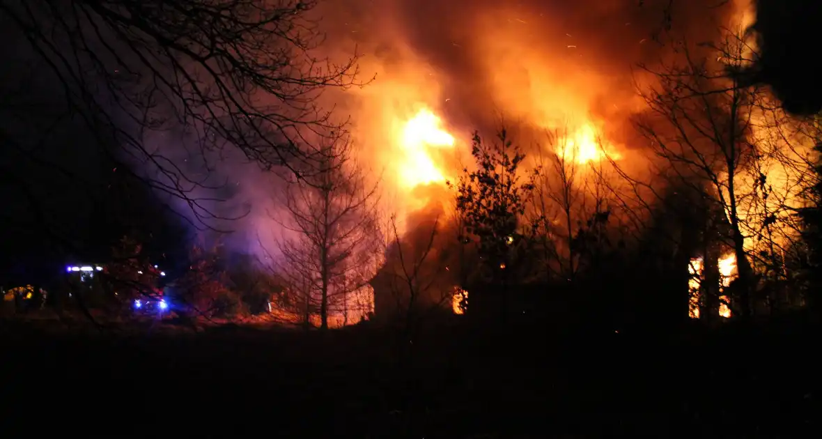 Veel rookontwikkeling bij uitslaande brand - Foto 2