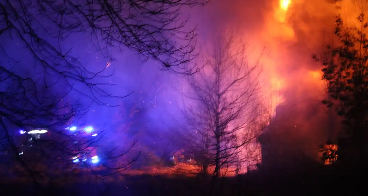 Veel rookontwikkeling bij uitslaande brand - Foto 4