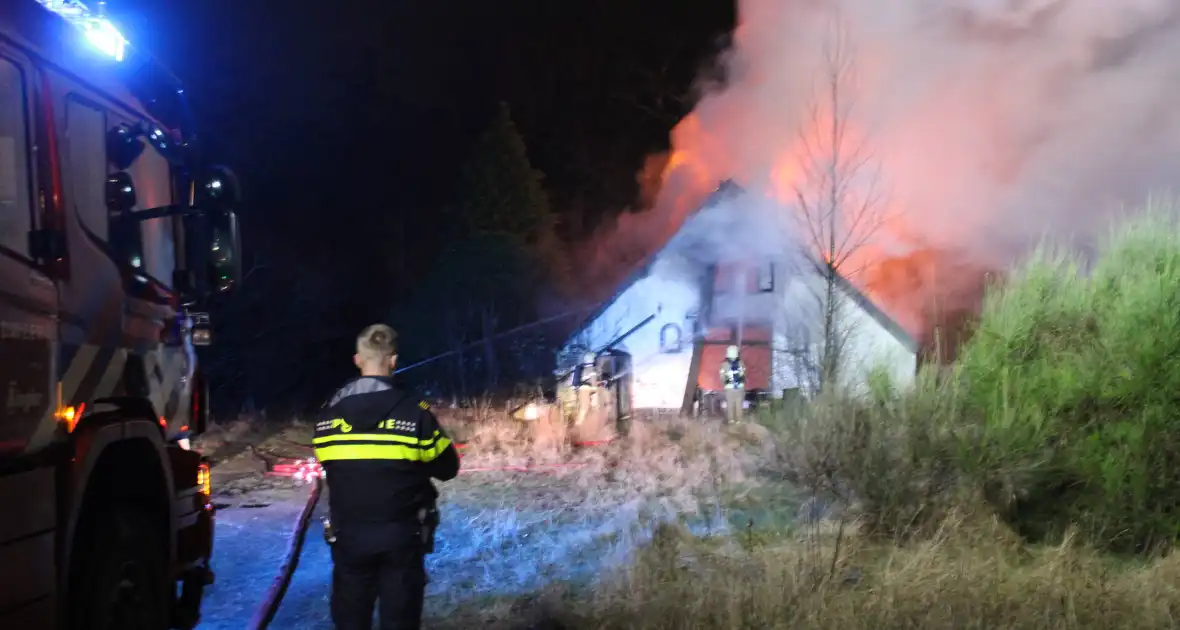 Veel rookontwikkeling bij uitslaande brand - Foto 9