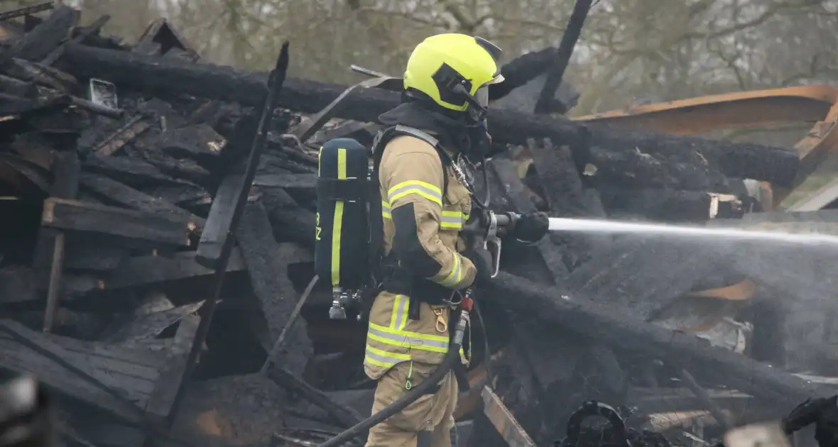 Grote brand verwoest schuur - Foto 1