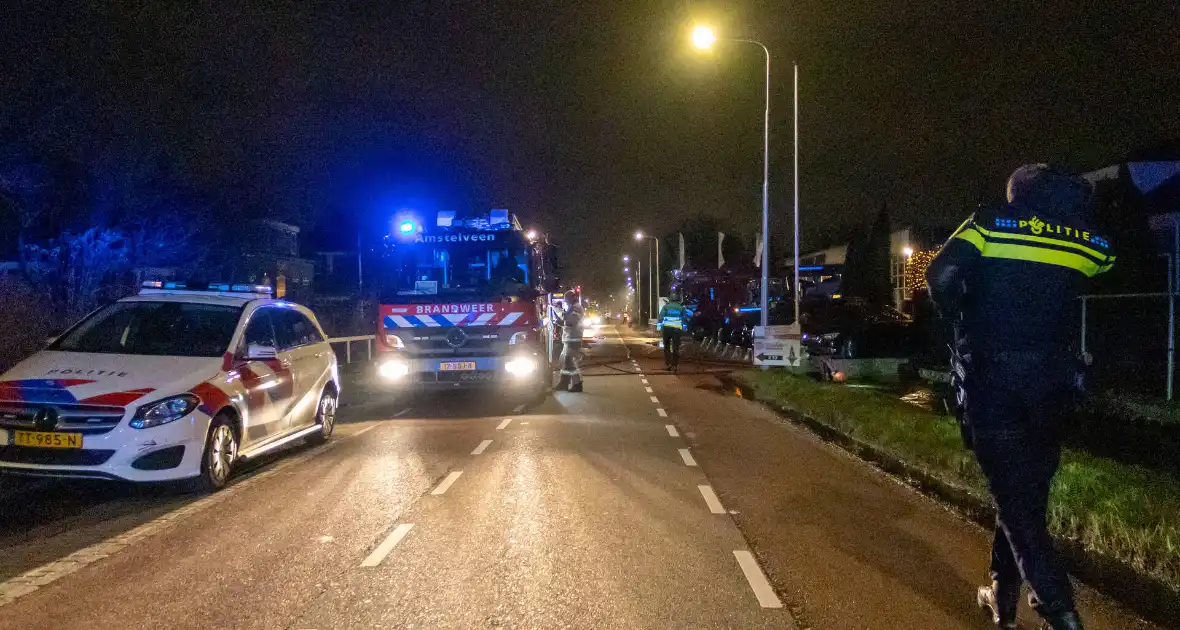 Flinke vlammen bij brand in gebouw - Foto 1