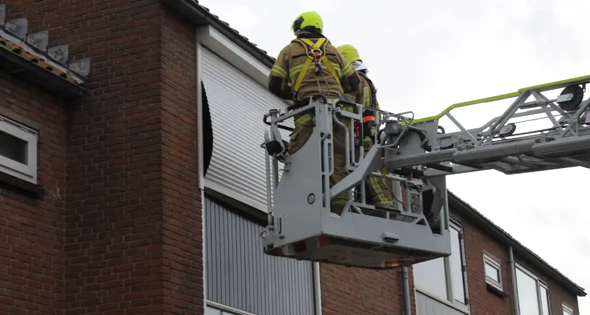 Brandweer stelt rolluik veilig - Foto 11