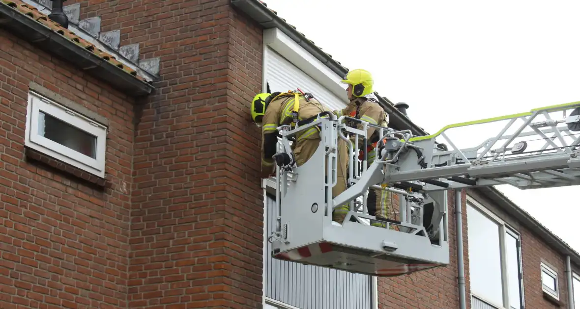 Brandweer stelt rolluik veilig - Foto 12