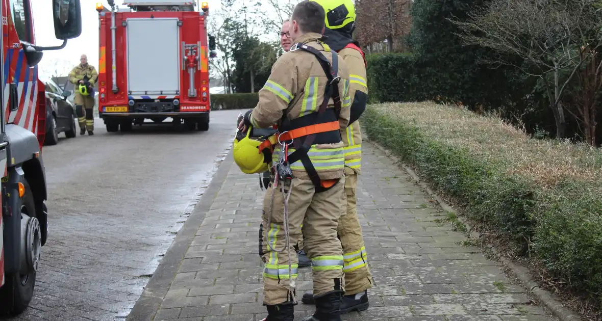 Brandweer stelt rolluik veilig - Foto 3