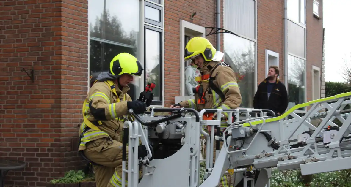 Brandweer stelt rolluik veilig - Foto 5