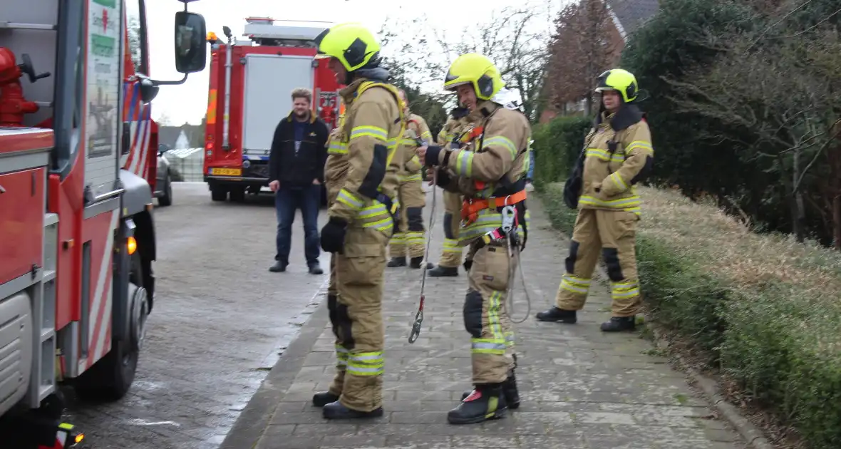 Brandweer stelt rolluik veilig - Foto 6