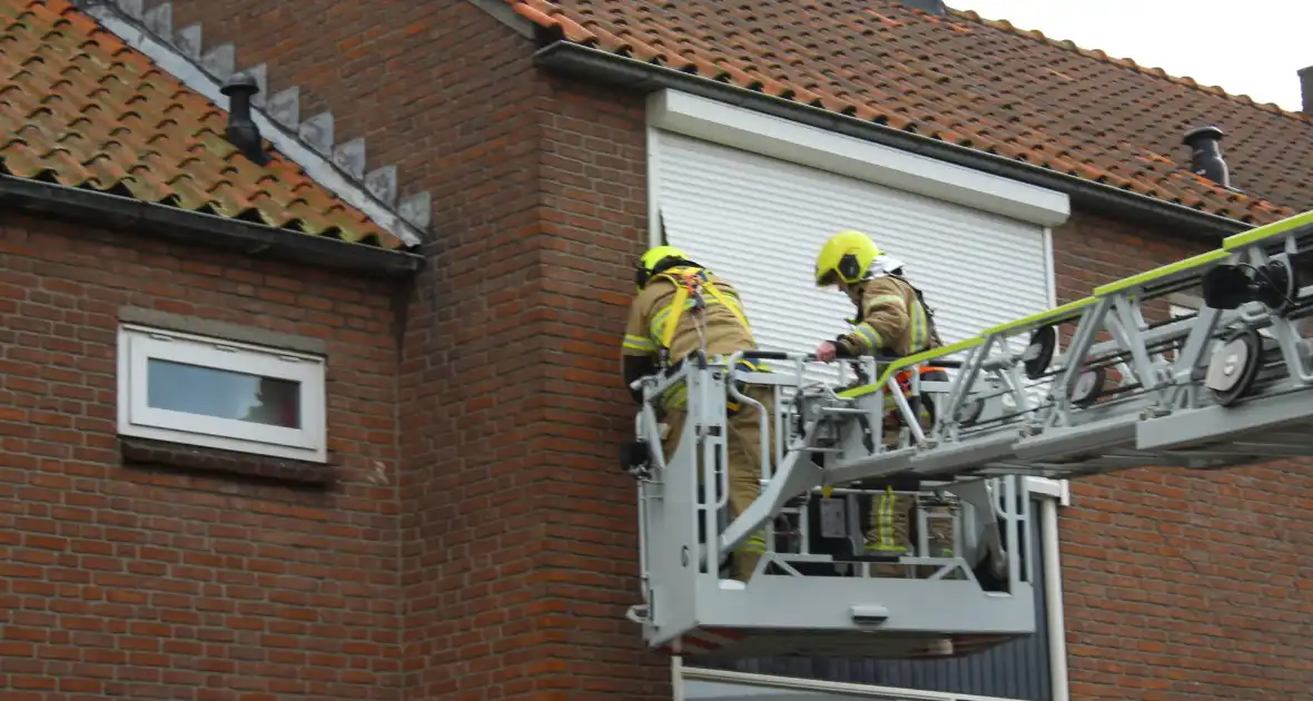 Brandweer stelt rolluik veilig - Foto 9