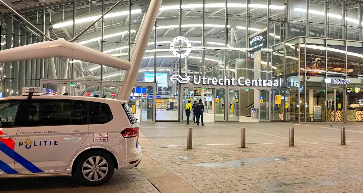 Persoon neergestoken met kapotgeslagen drankfles - Foto 2