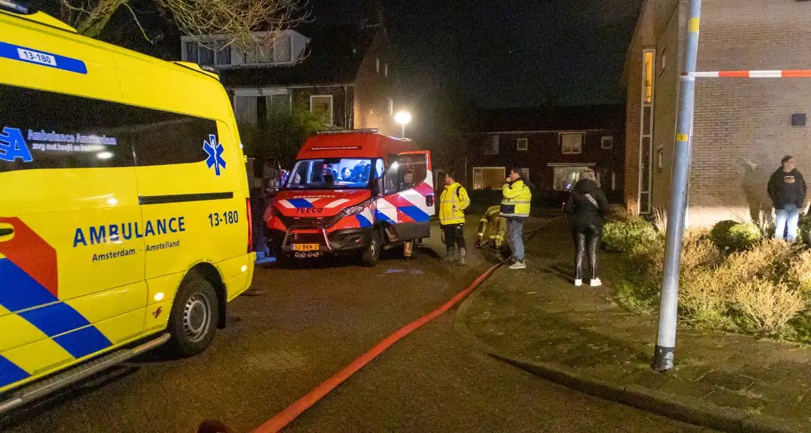 Bewoner ademt rook in bij woningbrand - Foto 2