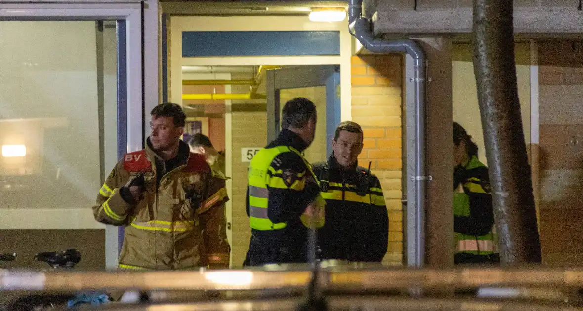 Bewoner ademt rook in bij woningbrand - Foto 3