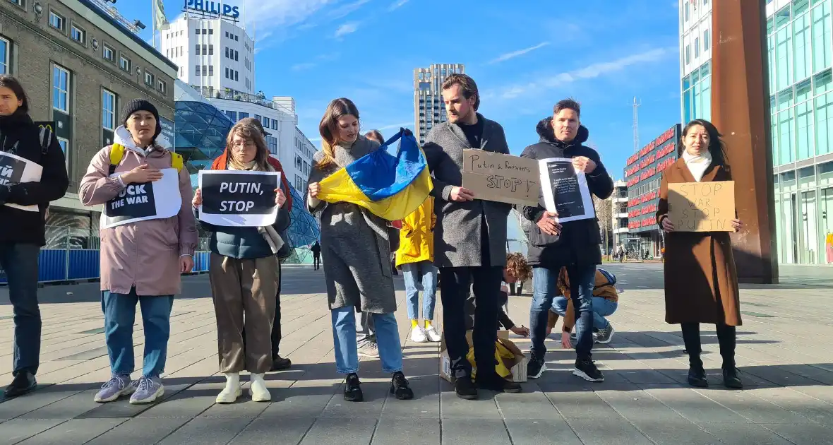 Demonstratie tegen inval Russische leger in Oekraïne - Foto 1