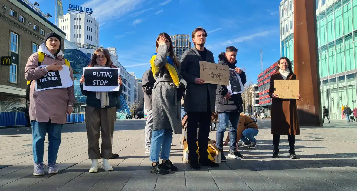 Demonstratie tegen inval Russische leger in Oekraïne - Foto 2