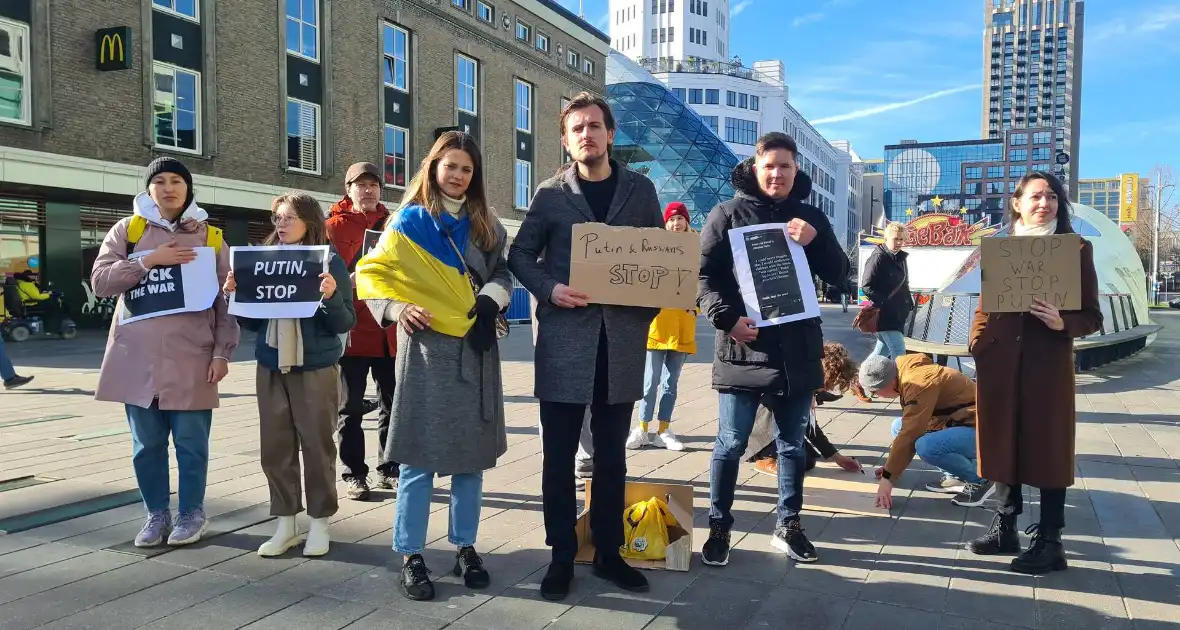 Demonstratie tegen inval Russische leger in Oekraïne - Foto 3