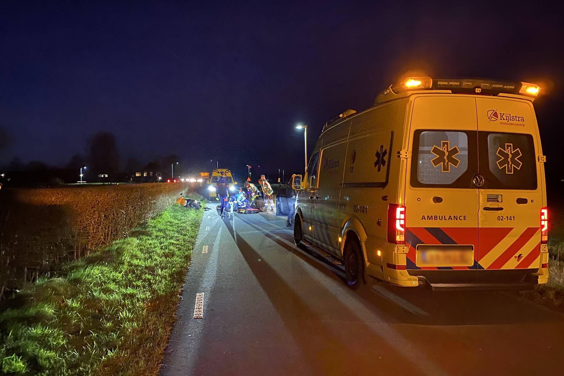 Ernstig ongeval tussen scooterrijder en fietser | 112-nu.nl