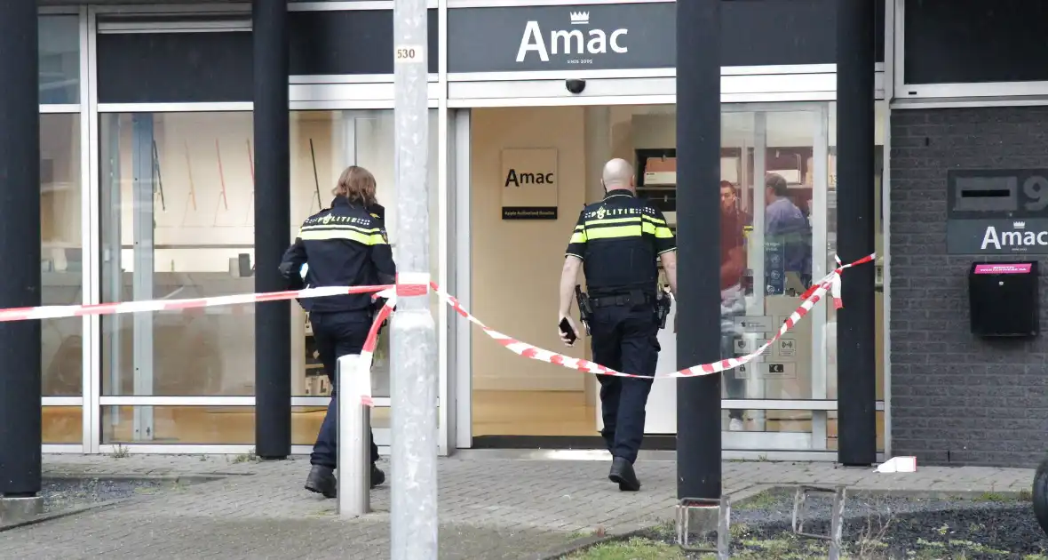 Politie doet onderzoek naar overval op Amac winkel - Foto 2