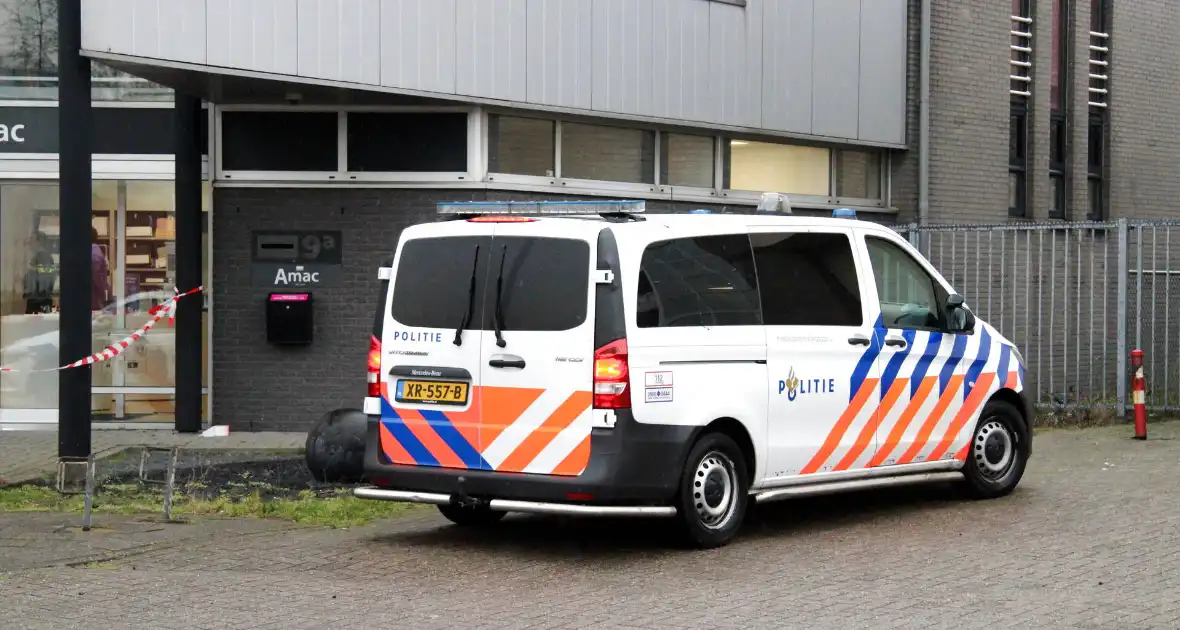 Politie doet onderzoek naar overval op Amac winkel - Foto 3