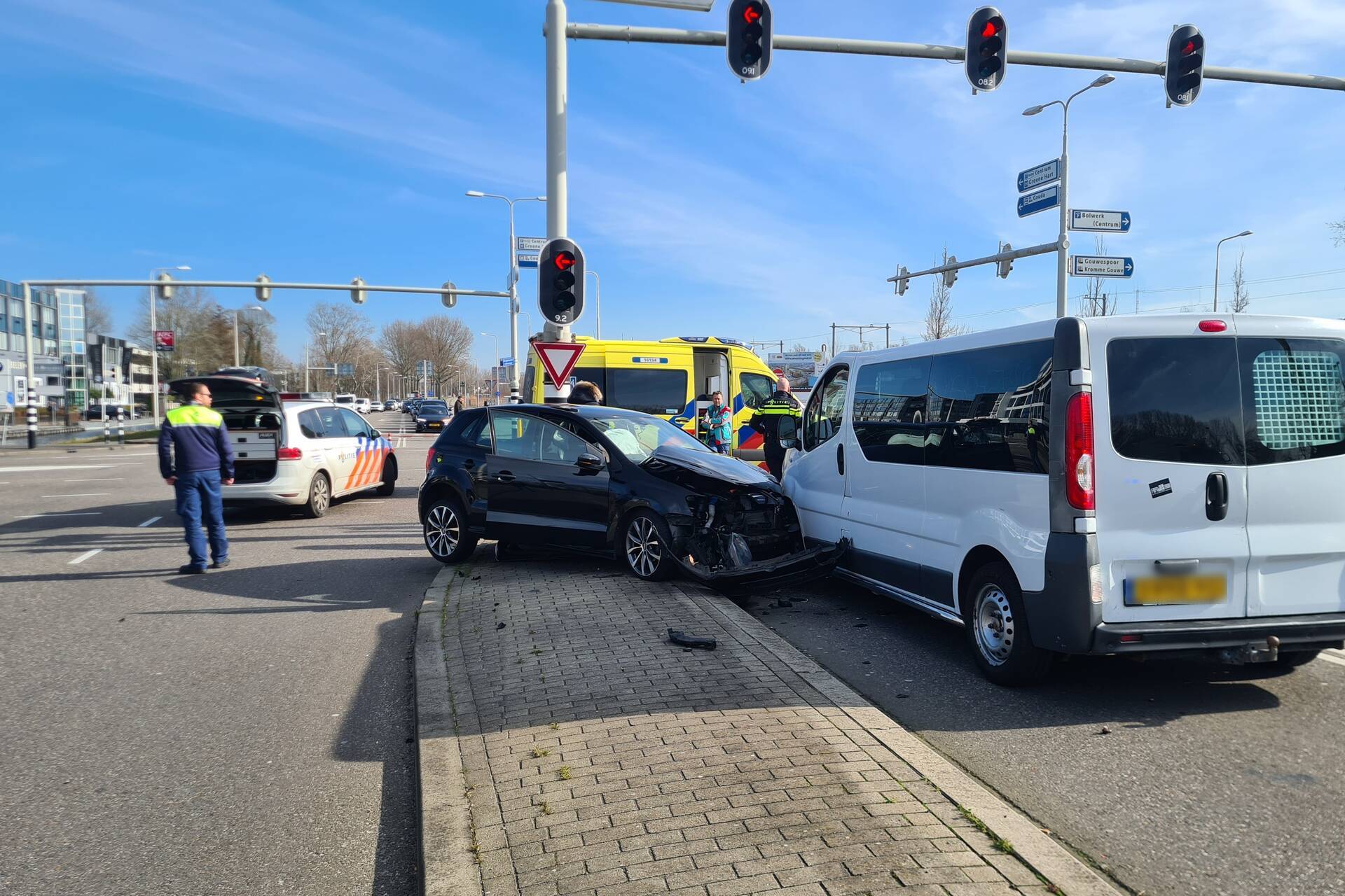 Flinke Schade Door Botsing Met Drie Voertuigen | 112-nu.nl