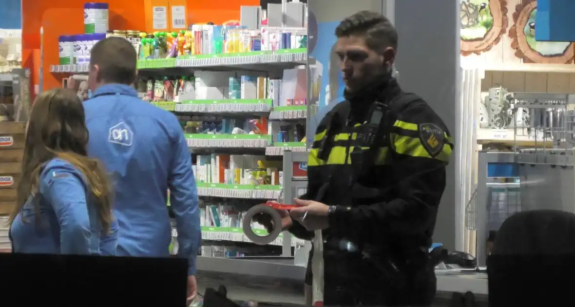 Politie doet onderzoek naar overval op Albert Heijn - Foto 1