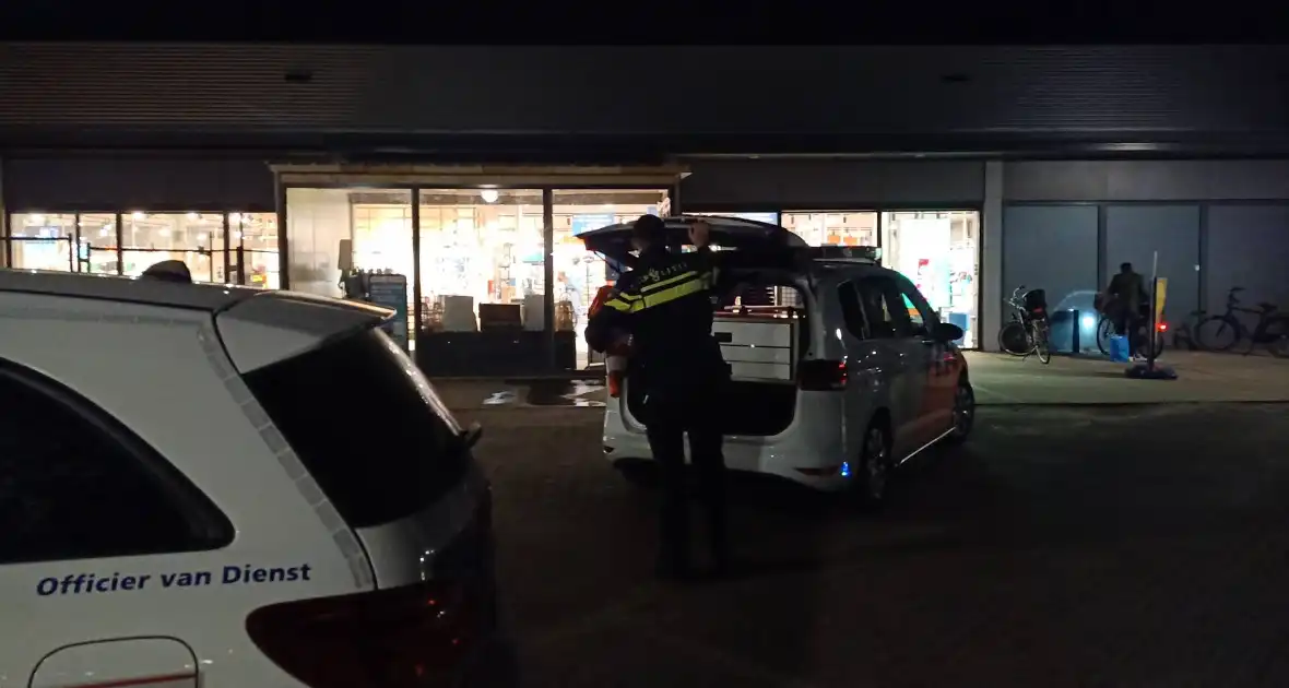 Politie doet onderzoek naar overval op Albert Heijn - Foto 7