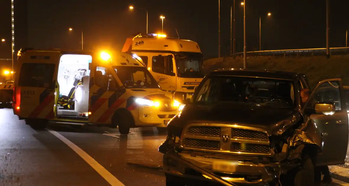 Drie voertuigen betrokken bij ongeval op snelweg - Foto 10