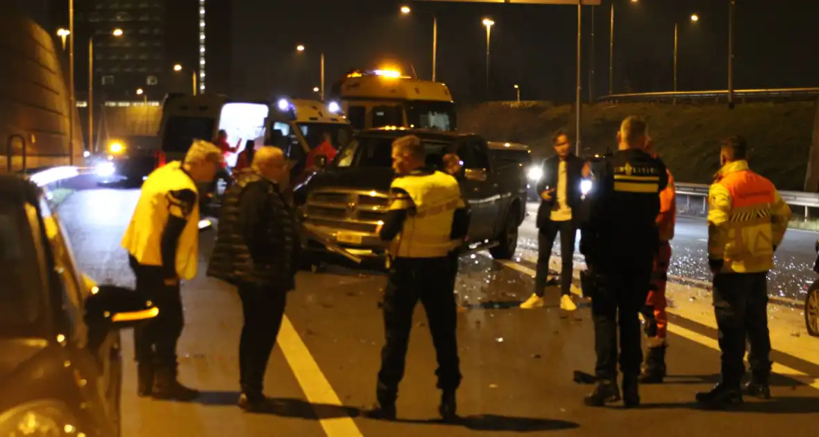 Drie voertuigen betrokken bij ongeval op snelweg - Foto 12