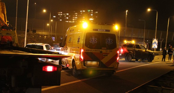 Drie voertuigen betrokken bij ongeval op snelweg - Afbeelding 2