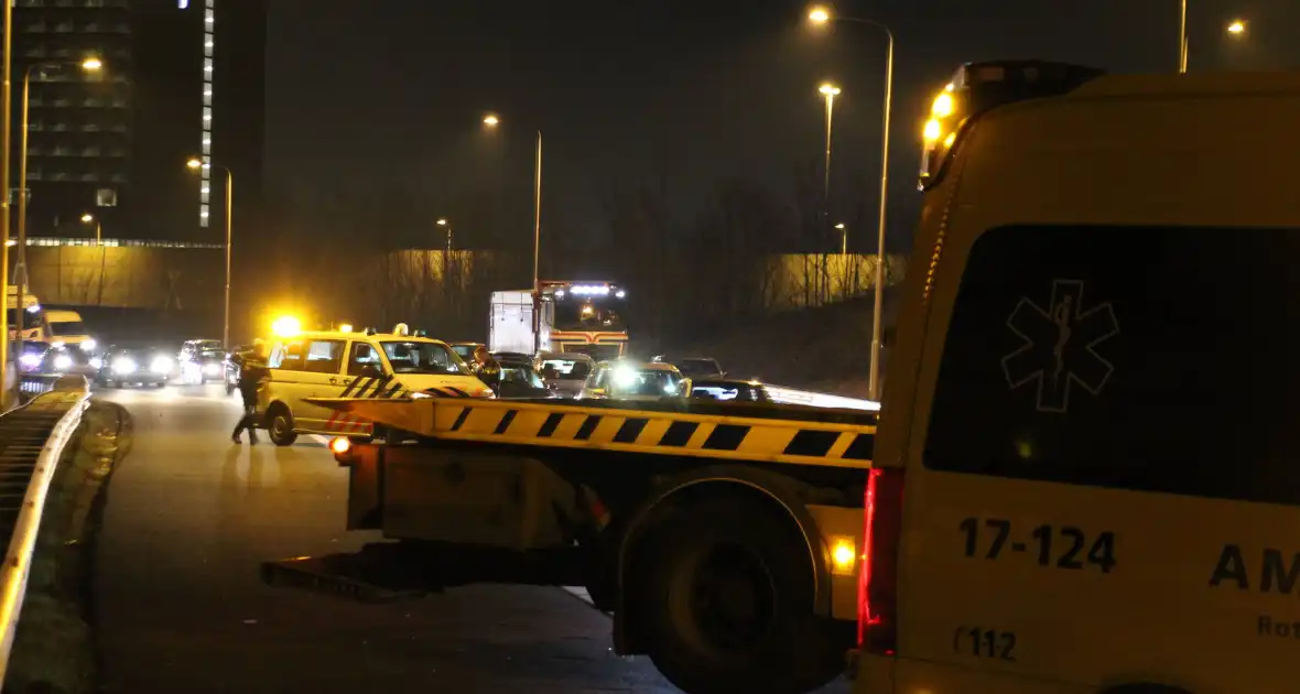 Drie voertuigen betrokken bij ongeval op snelweg - Foto 3