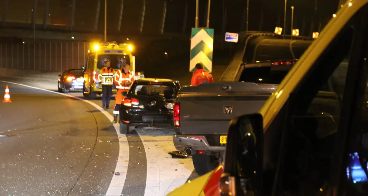 Drie voertuigen betrokken bij ongeval op snelweg - Foto 6