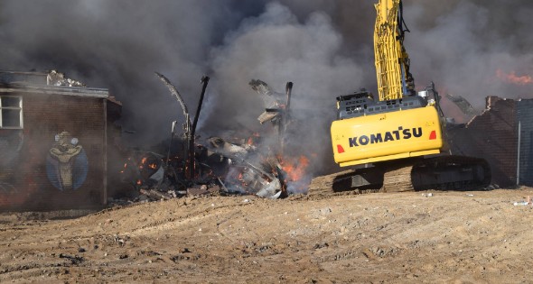 Forse rookontwikkeling bij grote brand in opslagloods - Afbeelding 4