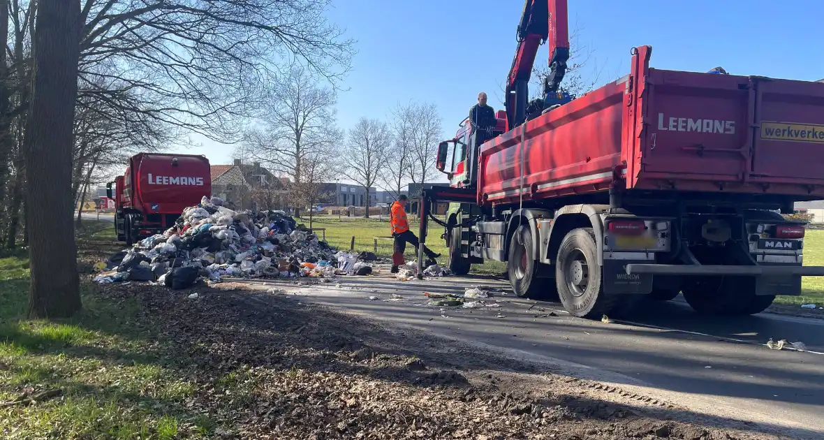 Brand in laadbak vuilniswagen snel ontdekt