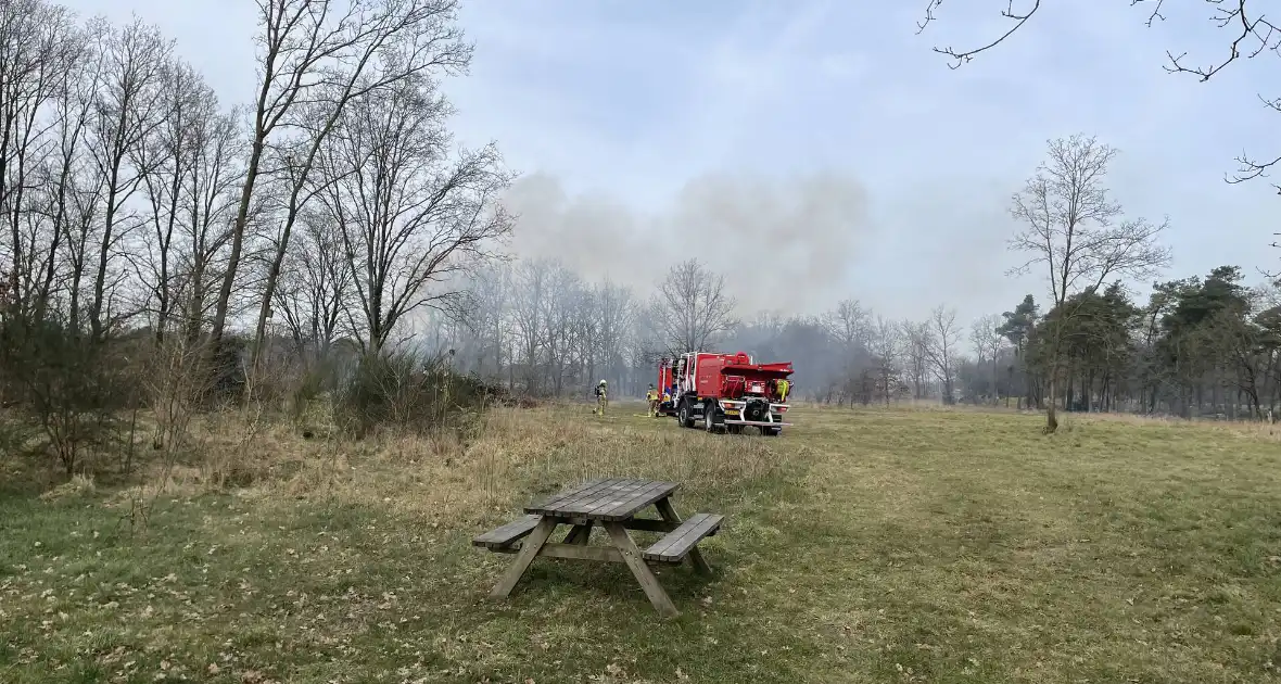 Veel rook bij buitenbrand - Foto 2