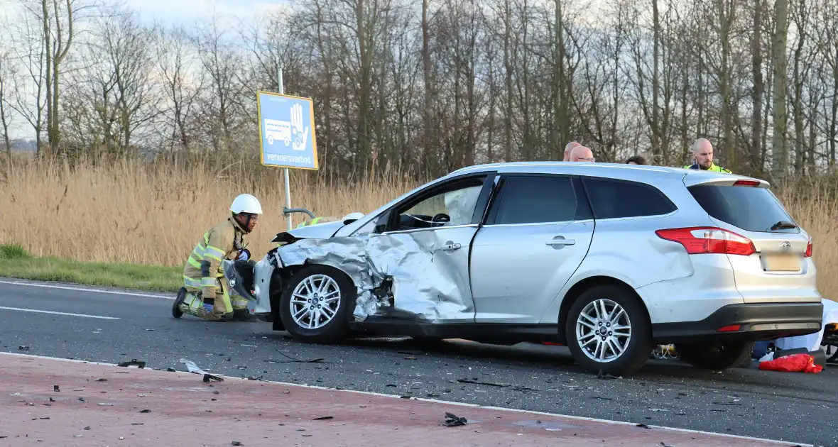 Ravage en gewonde na botsing - Foto 1