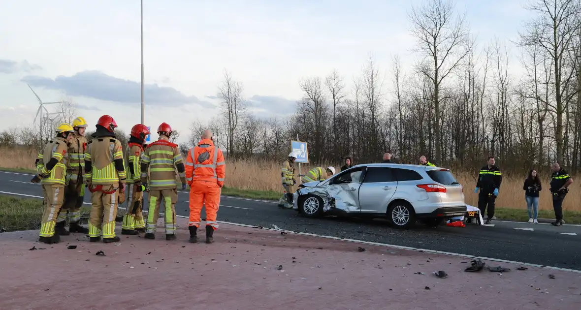 Ravage en gewonden na botsing - Foto 4