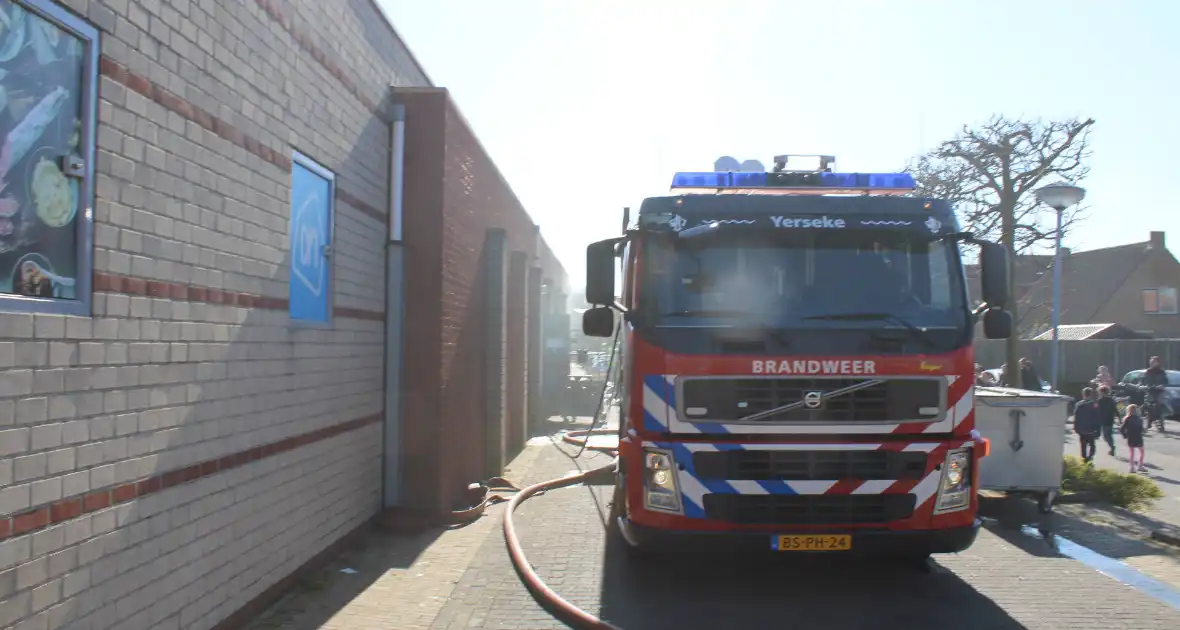Supermarkt Albert Heijn ontruimd vanwege brand - Foto 4
